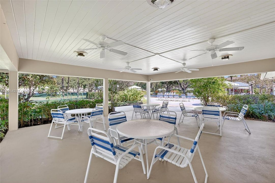 En Venta: $395,000 (3 camas, 2 baños, 1500 Pies cuadrados)