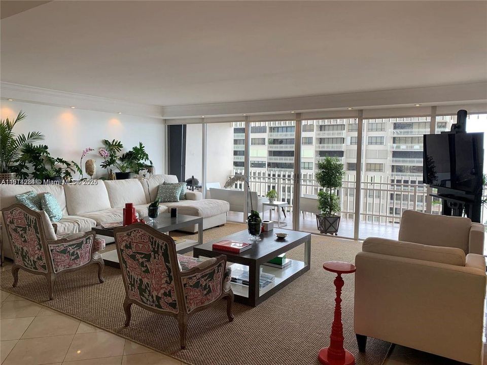 For Sale: $1,750,000 (2 beds, 2 baths, 1882 Square Feet)