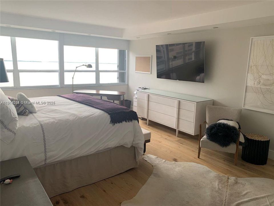 For Sale: $1,750,000 (2 beds, 2 baths, 1882 Square Feet)