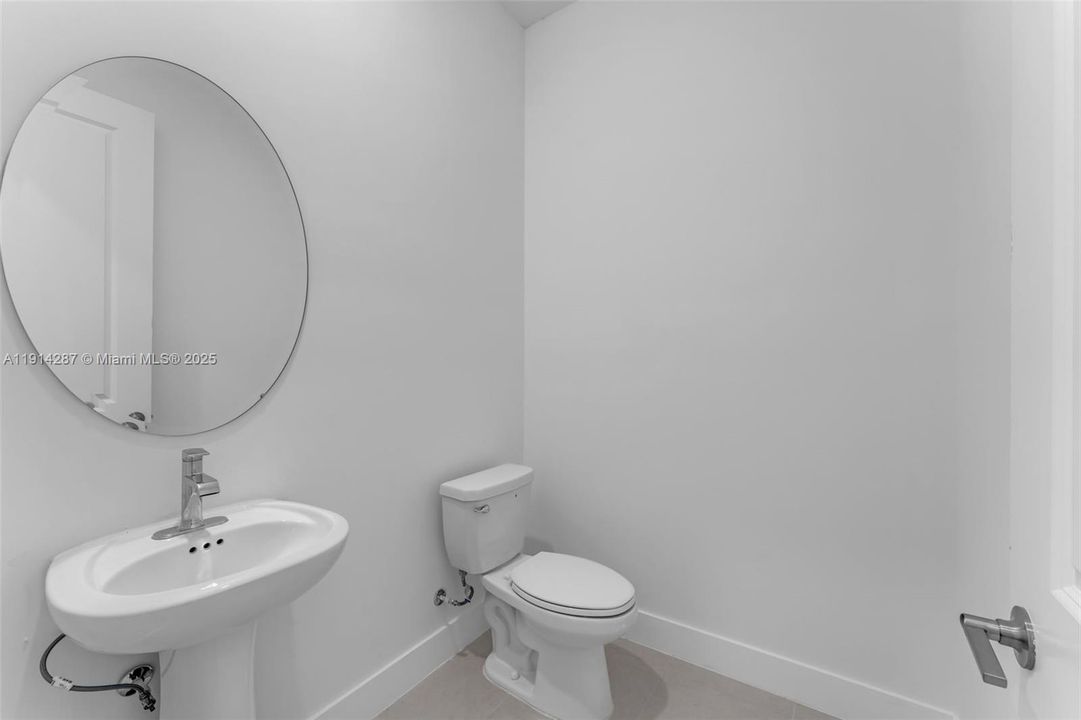 В аренду: $8,000 (5 спален, 4 ванн, 3958 Квадратных фут)