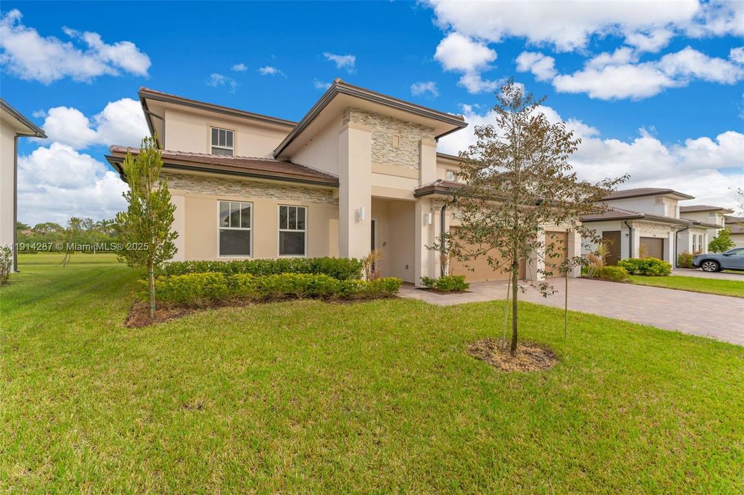 В аренду: $8,000 (5 спален, 4 ванн, 3958 Квадратных фут)