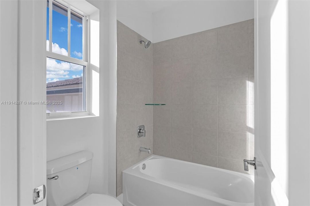 В аренду: $8,000 (5 спален, 4 ванн, 3958 Квадратных фут)