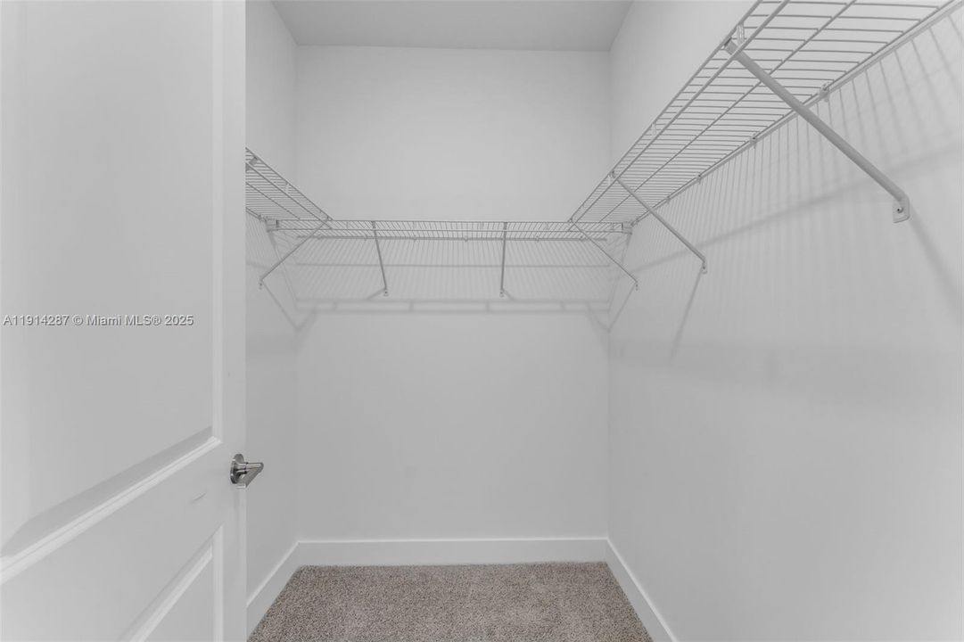 В аренду: $8,000 (5 спален, 4 ванн, 3958 Квадратных фут)