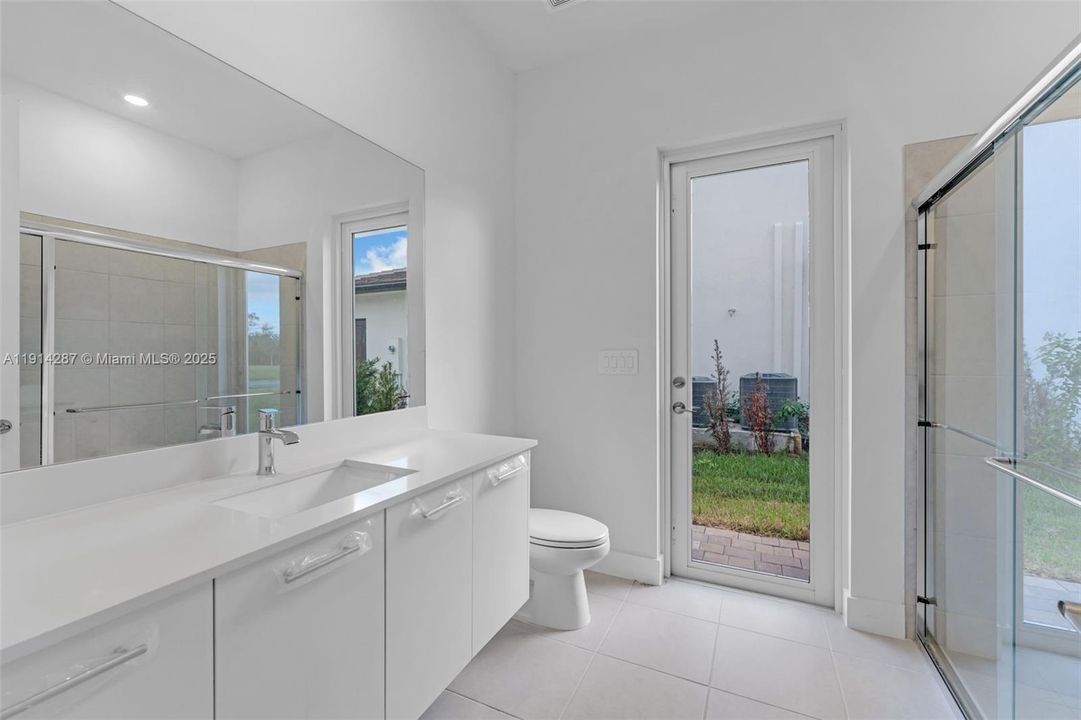 В аренду: $8,000 (5 спален, 4 ванн, 3958 Квадратных фут)