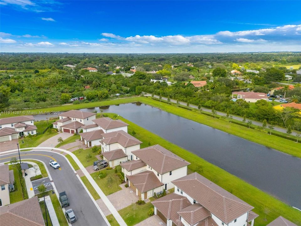 В аренду: $8,000 (5 спален, 4 ванн, 3958 Квадратных фут)