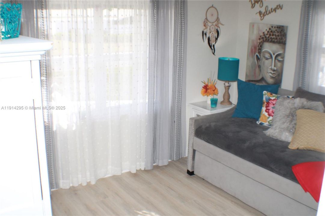 For Sale: $425,000 (2 beds, 2 baths, 1428 Square Feet)