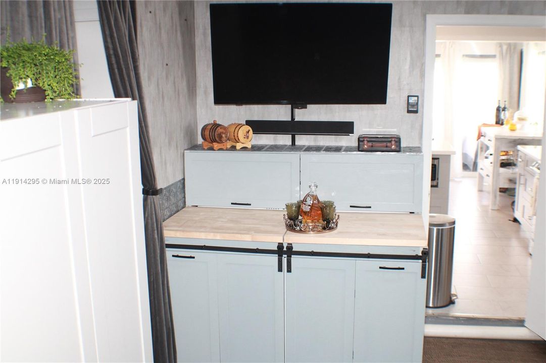 For Sale: $425,000 (2 beds, 2 baths, 1428 Square Feet)