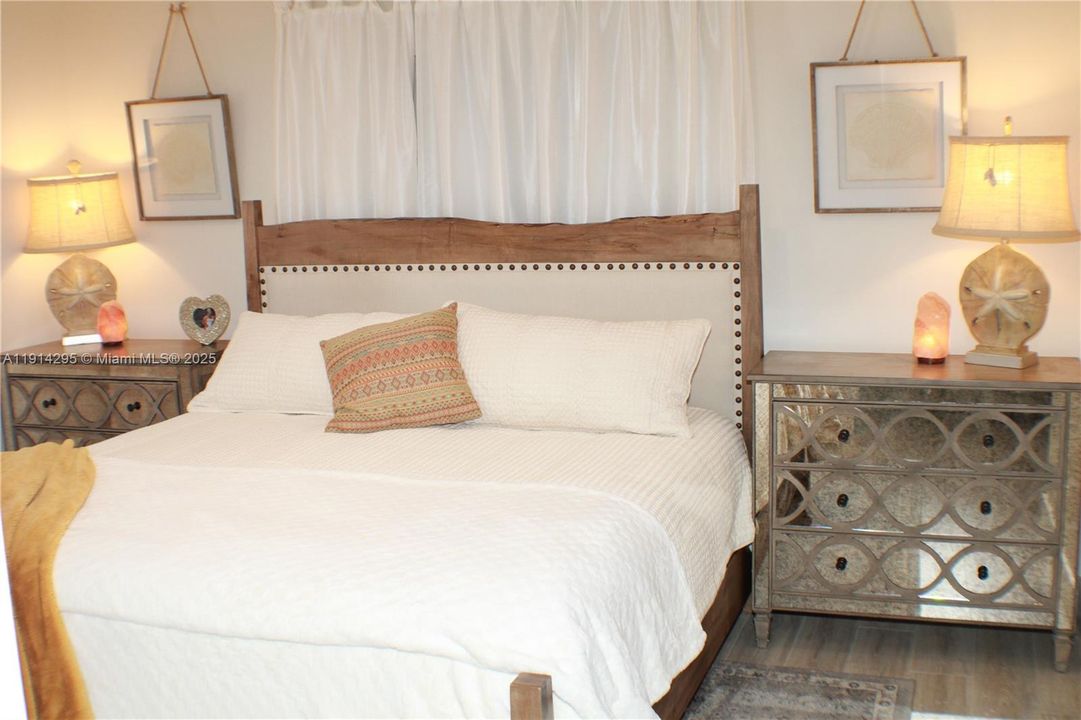 For Sale: $425,000 (2 beds, 2 baths, 1428 Square Feet)