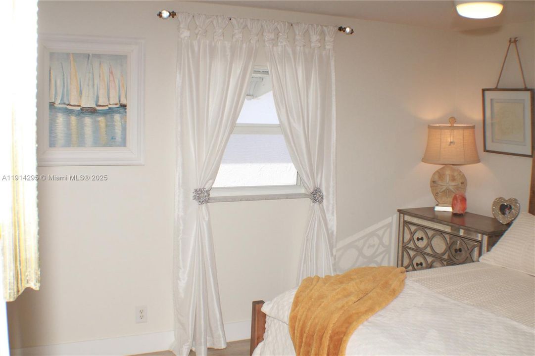 For Sale: $425,000 (2 beds, 2 baths, 1428 Square Feet)