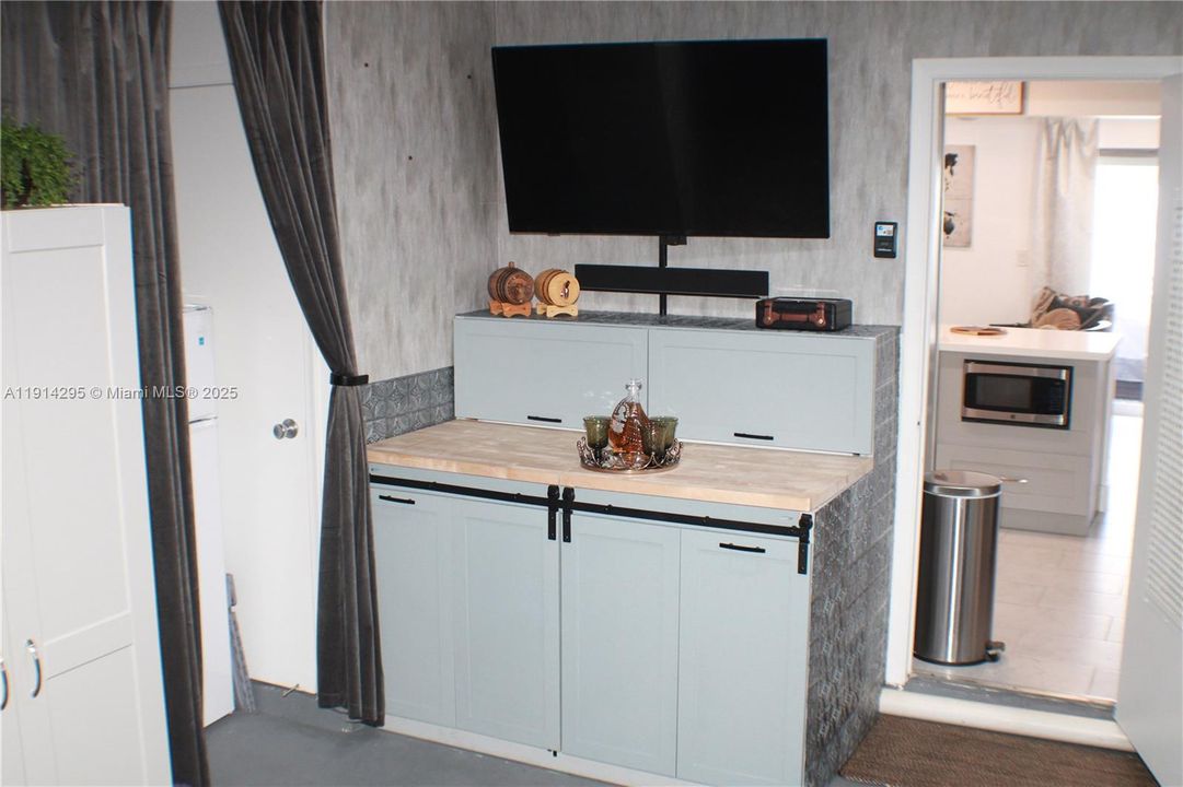 For Sale: $425,000 (2 beds, 2 baths, 1428 Square Feet)