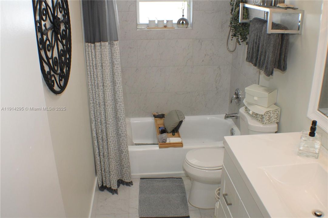 For Sale: $425,000 (2 beds, 2 baths, 1428 Square Feet)