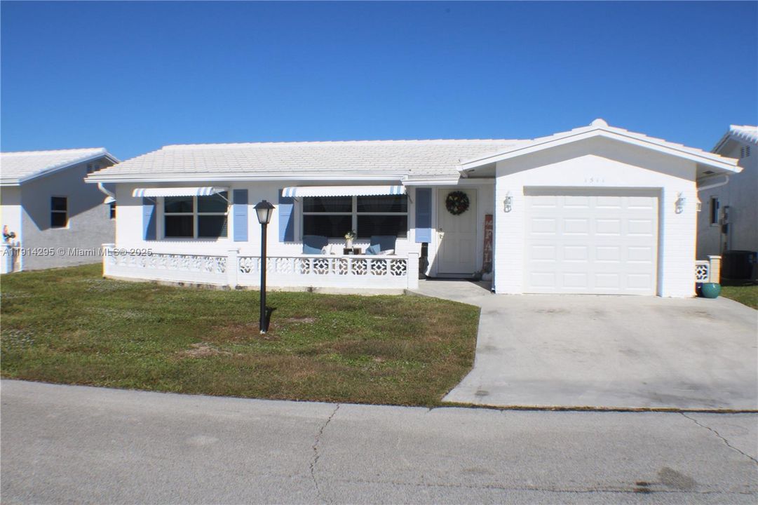 For Sale: $425,000 (2 beds, 2 baths, 1428 Square Feet)