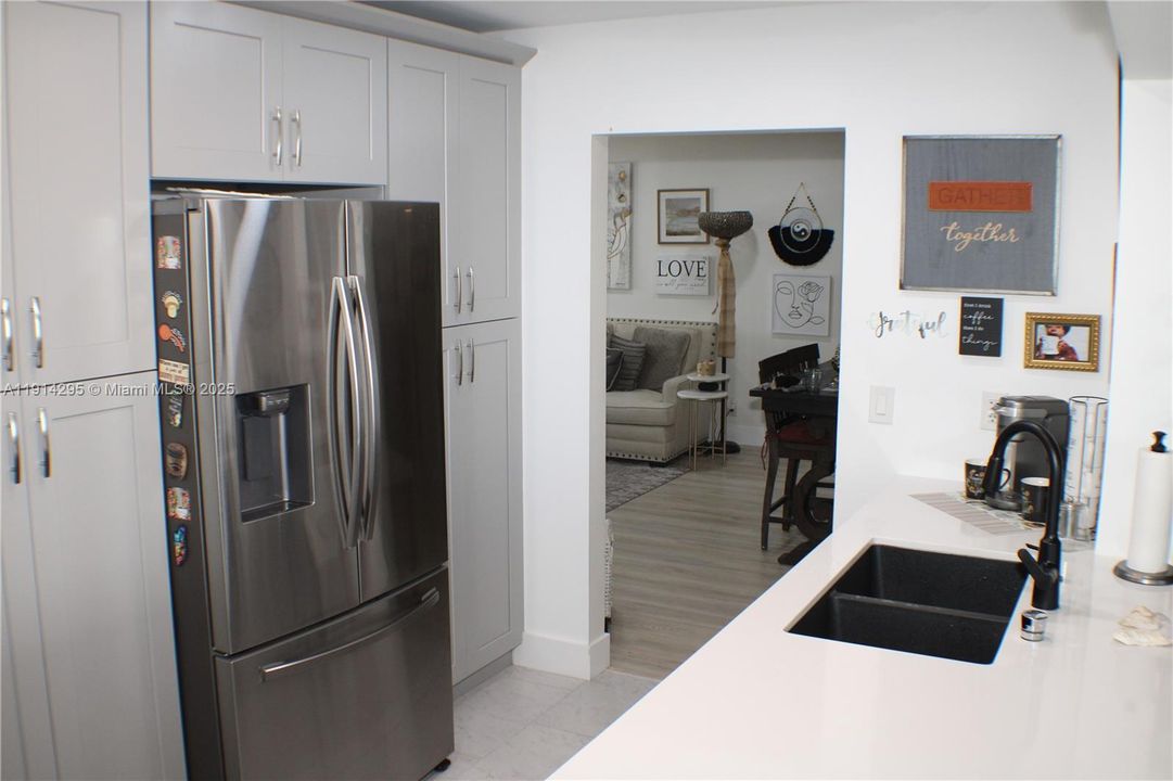 For Sale: $425,000 (2 beds, 2 baths, 1428 Square Feet)