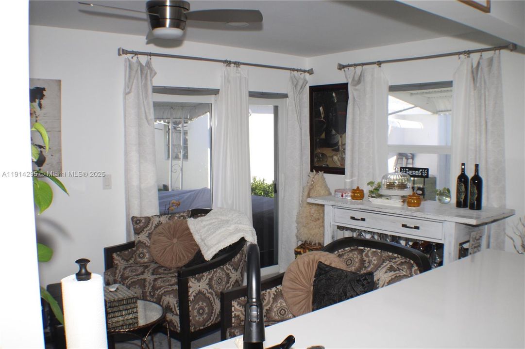 For Sale: $425,000 (2 beds, 2 baths, 1428 Square Feet)