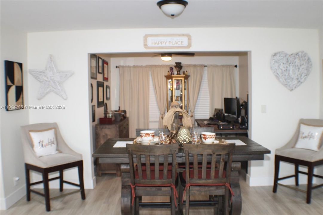 For Sale: $425,000 (2 beds, 2 baths, 1428 Square Feet)