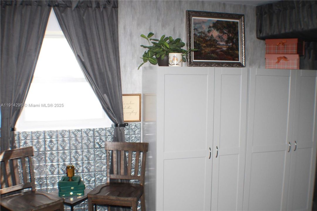 For Sale: $425,000 (2 beds, 2 baths, 1428 Square Feet)