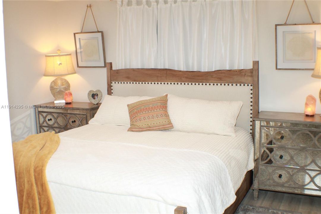 For Sale: $425,000 (2 beds, 2 baths, 1428 Square Feet)