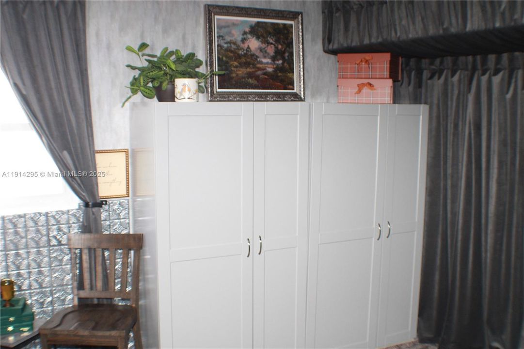 For Sale: $425,000 (2 beds, 2 baths, 1428 Square Feet)