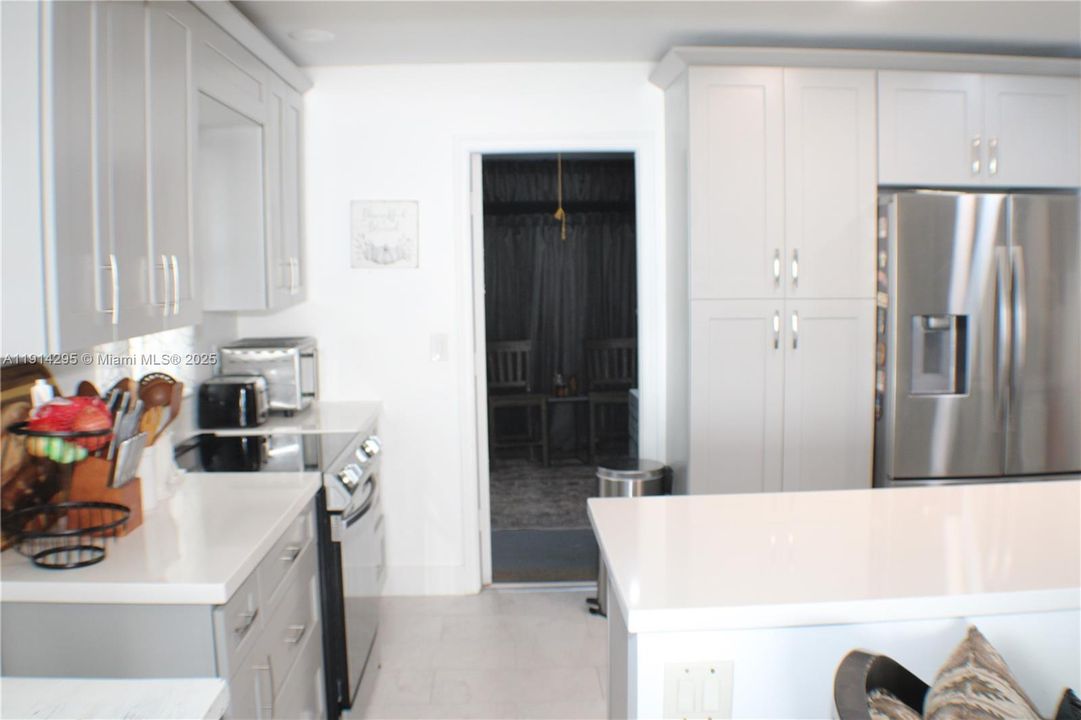 For Sale: $425,000 (2 beds, 2 baths, 1428 Square Feet)