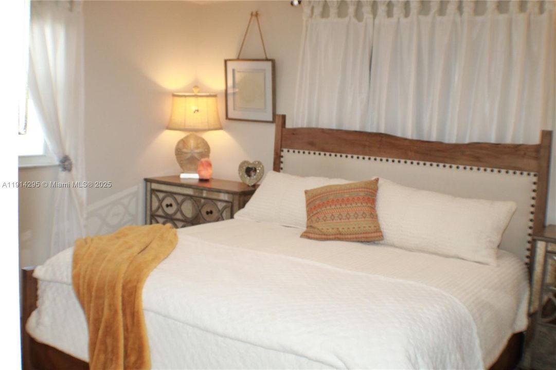 For Sale: $425,000 (2 beds, 2 baths, 1428 Square Feet)