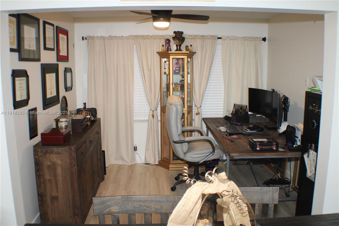 For Sale: $425,000 (2 beds, 2 baths, 1428 Square Feet)