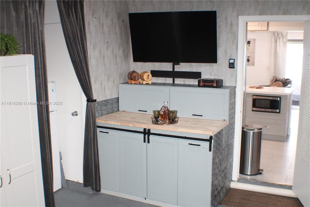 For Sale: $425,000 (2 beds, 2 baths, 1428 Square Feet)