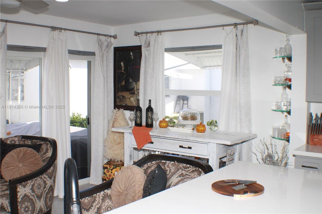 For Sale: $425,000 (2 beds, 2 baths, 1428 Square Feet)