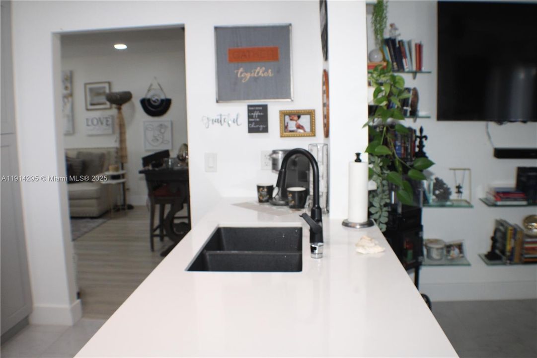 For Sale: $425,000 (2 beds, 2 baths, 1428 Square Feet)