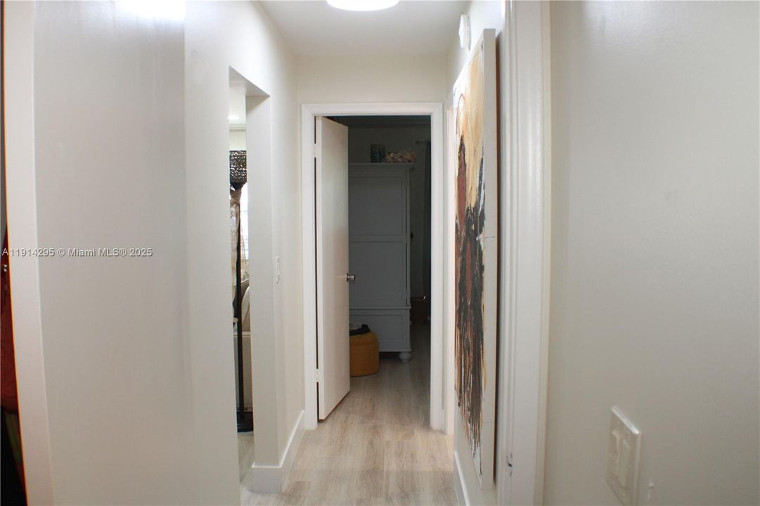 For Sale: $425,000 (2 beds, 2 baths, 1428 Square Feet)