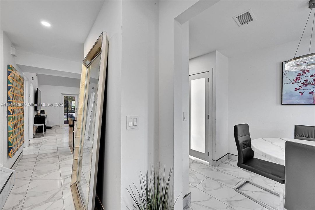 For Rent: $2,850 (2 beds, 2 baths, 1109 Square Feet)