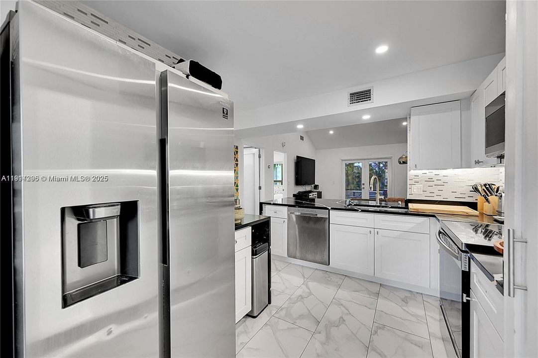 For Rent: $2,850 (2 beds, 2 baths, 1109 Square Feet)