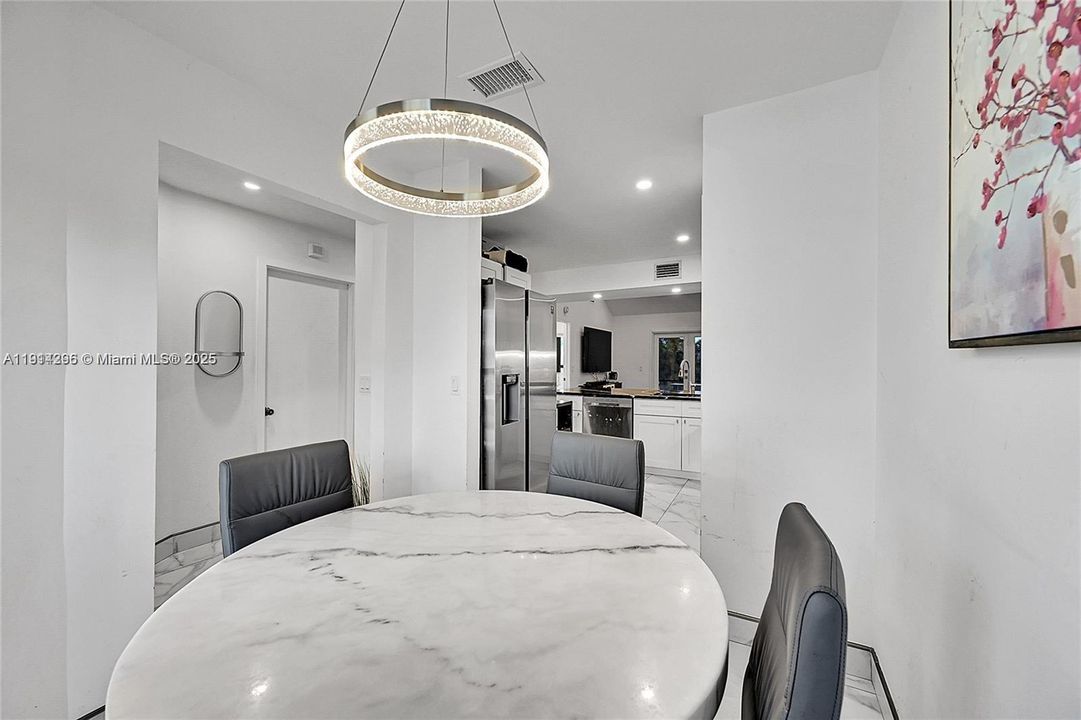 For Rent: $2,850 (2 beds, 2 baths, 1109 Square Feet)