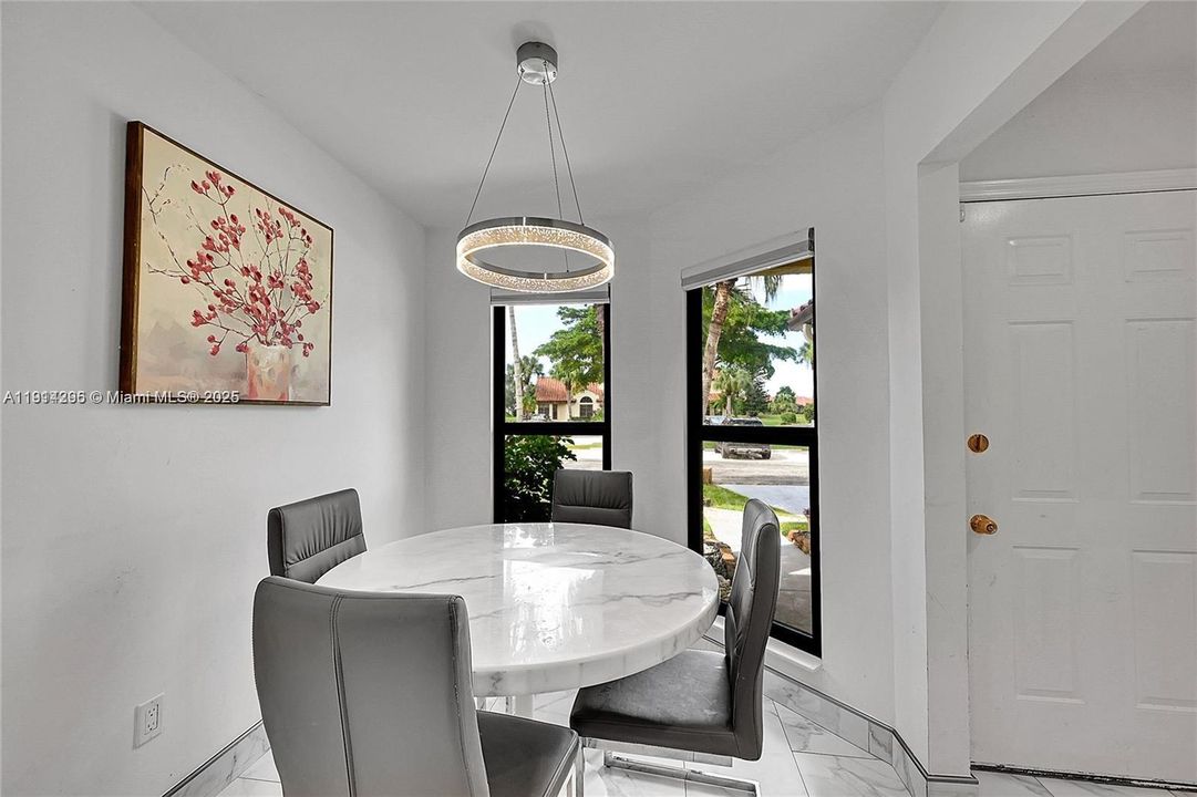 For Rent: $2,850 (2 beds, 2 baths, 1109 Square Feet)