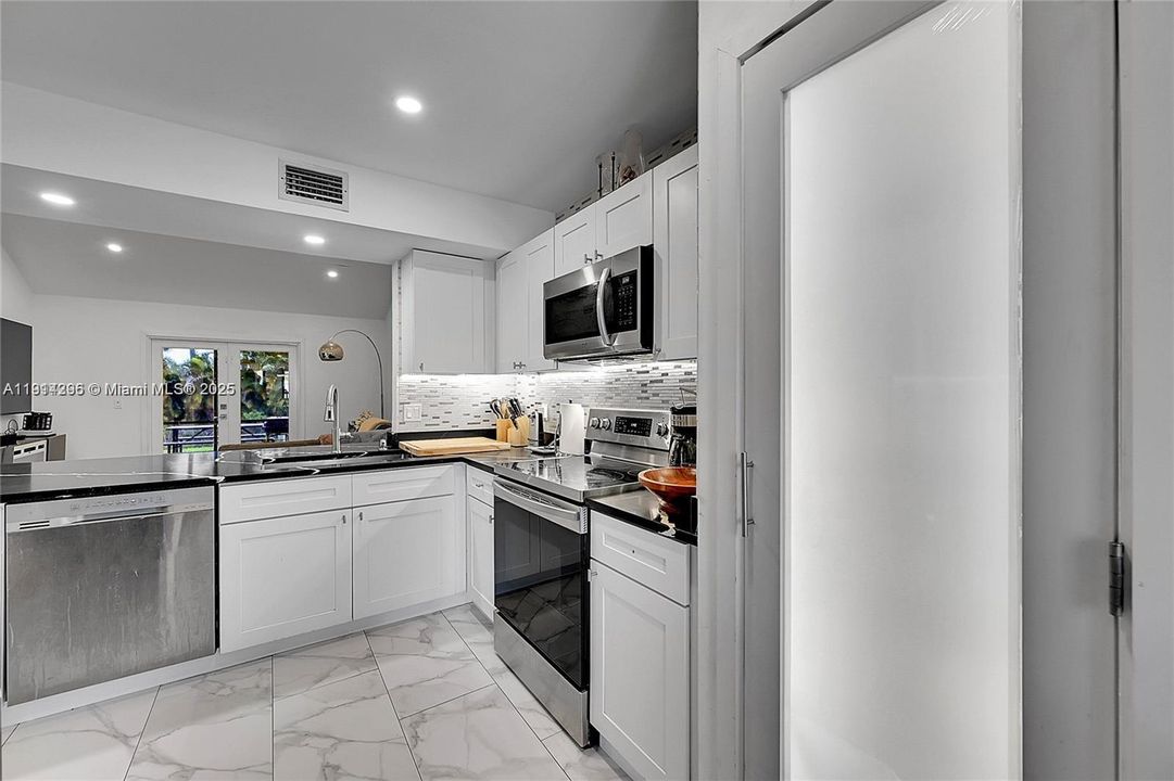 For Rent: $2,850 (2 beds, 2 baths, 1109 Square Feet)