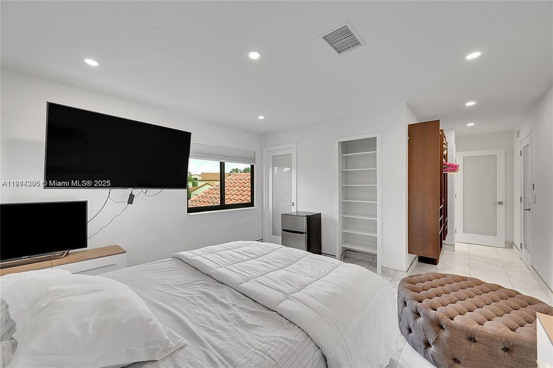 For Rent: $2,850 (2 beds, 2 baths, 1109 Square Feet)