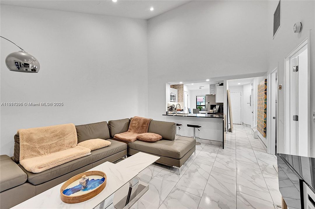 For Rent: $2,850 (2 beds, 2 baths, 1109 Square Feet)