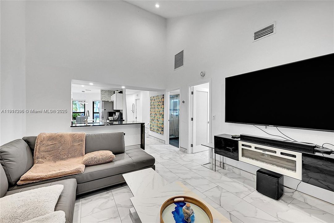 For Rent: $2,850 (2 beds, 2 baths, 1109 Square Feet)