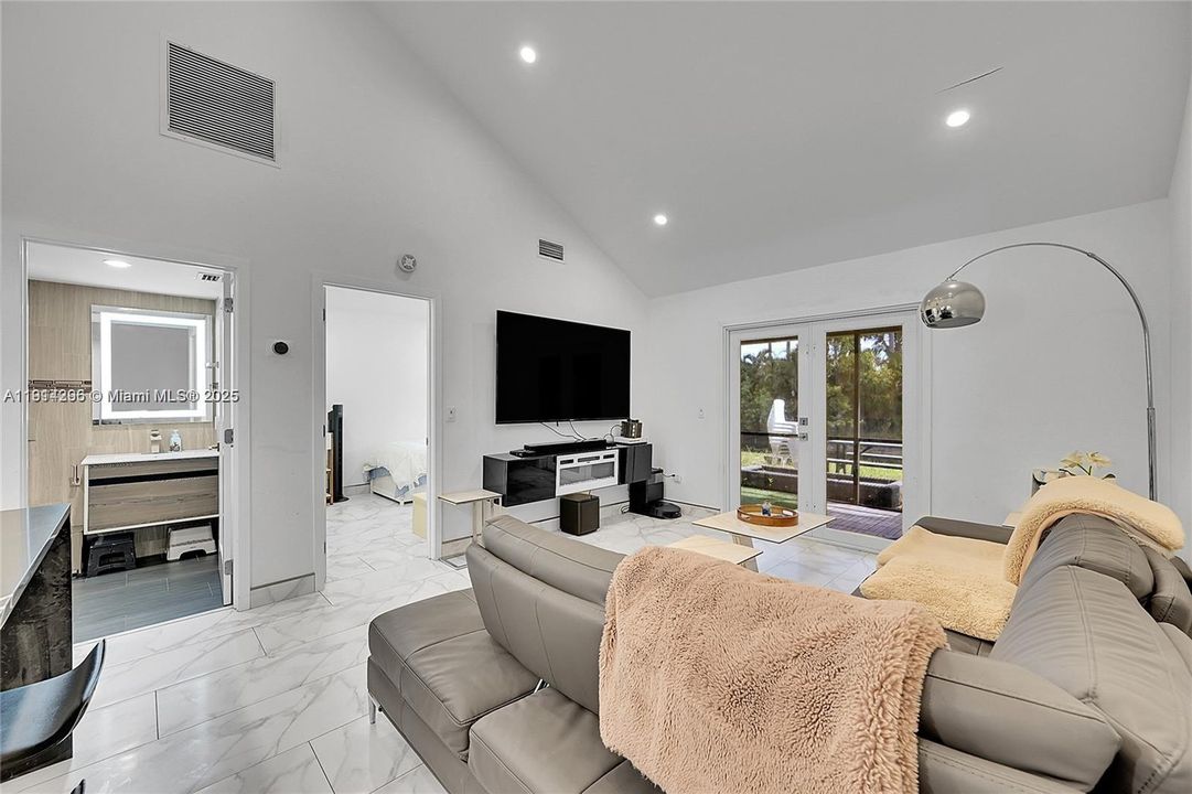 For Rent: $2,850 (2 beds, 2 baths, 1109 Square Feet)