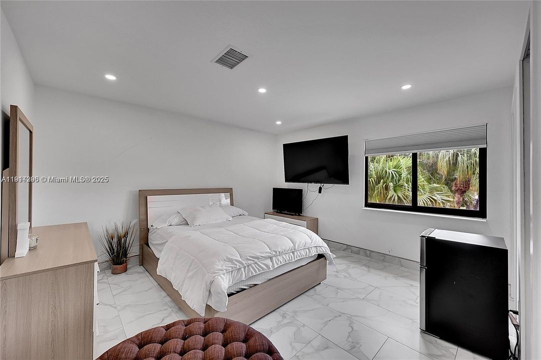 For Rent: $2,850 (2 beds, 2 baths, 1109 Square Feet)