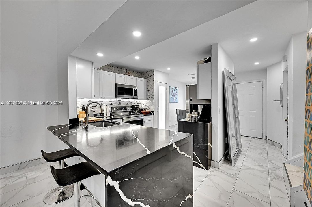 For Rent: $2,850 (2 beds, 2 baths, 1109 Square Feet)