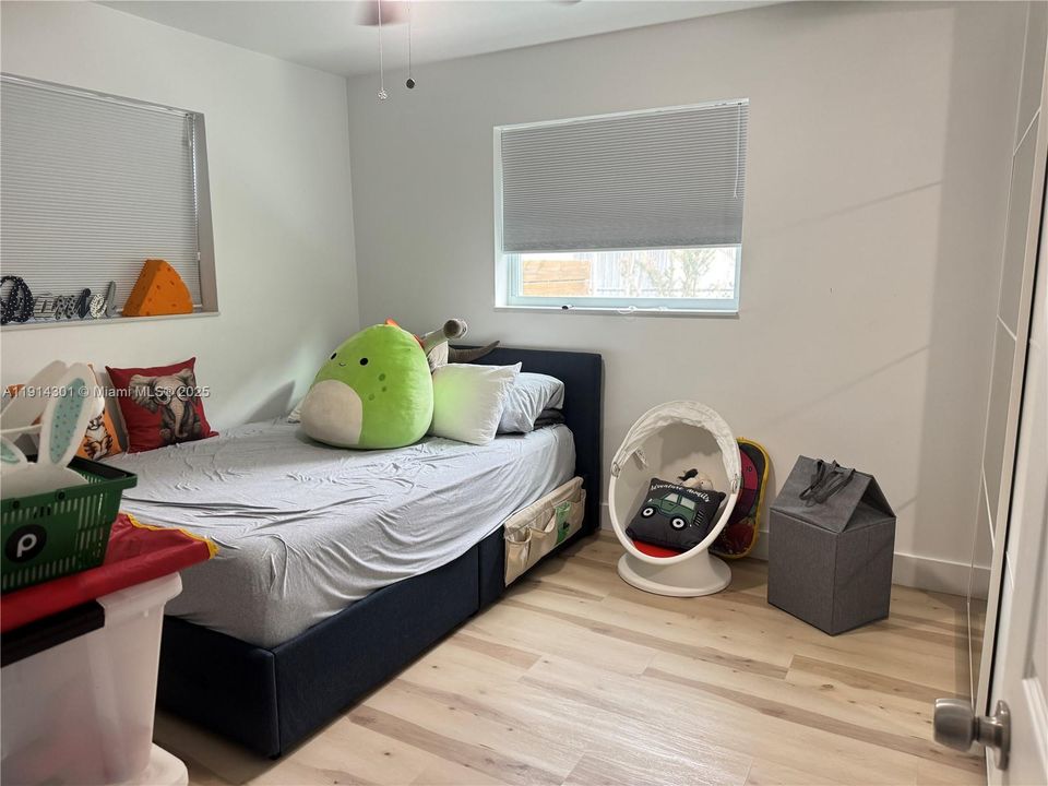 合同活跃: $4,000 (3 贝兹, 2 浴室, 1522 平方英尺)