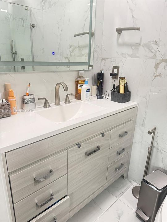 合同活跃: $4,000 (3 贝兹, 2 浴室, 1522 平方英尺)