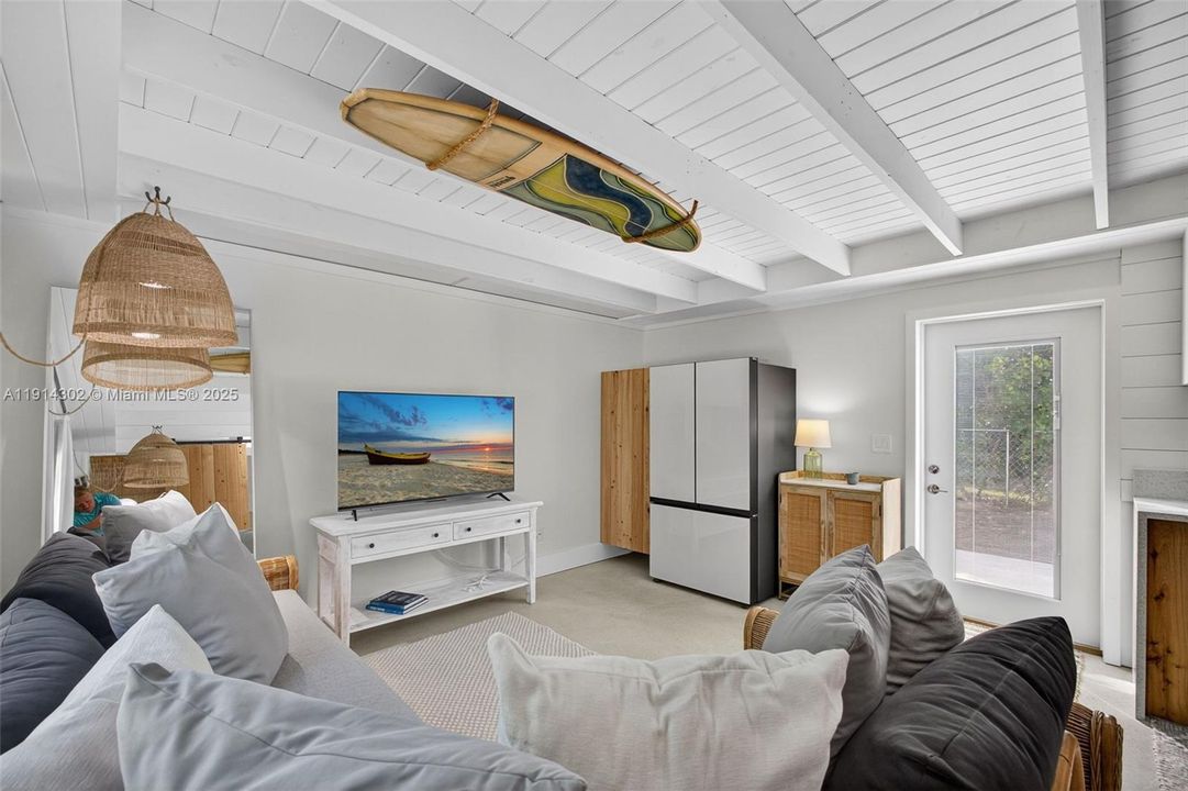 For Rent: $4,000 (1 beds, 1 baths, 480 Square Feet)