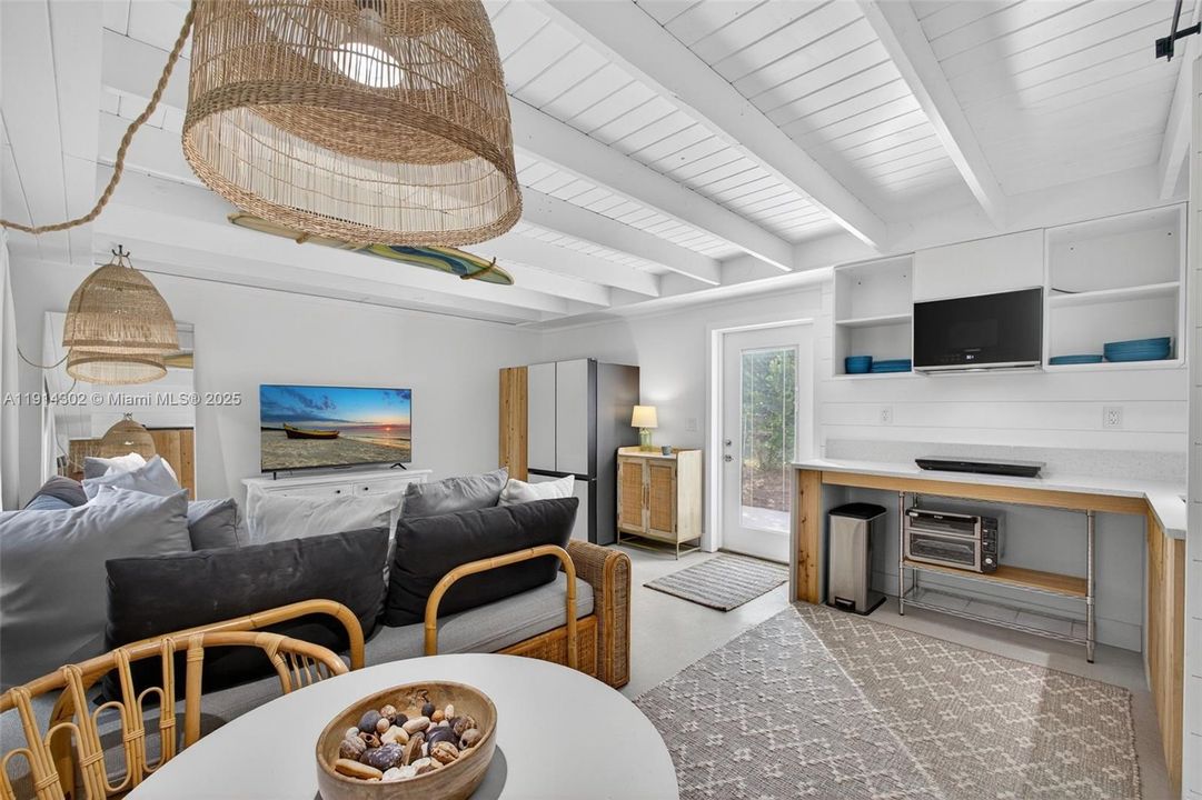 For Rent: $4,000 (1 beds, 1 baths, 480 Square Feet)