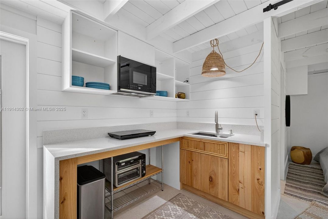 For Rent: $4,000 (1 beds, 1 baths, 480 Square Feet)