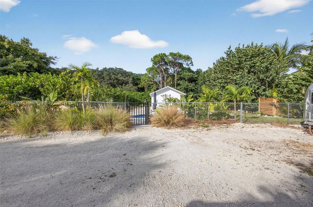 For Rent: $4,000 (1 beds, 1 baths, 480 Square Feet)