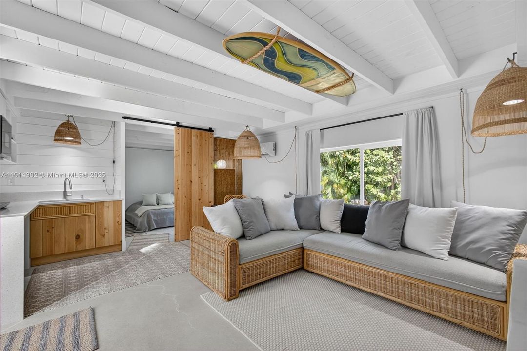 For Rent: $4,000 (1 beds, 1 baths, 480 Square Feet)