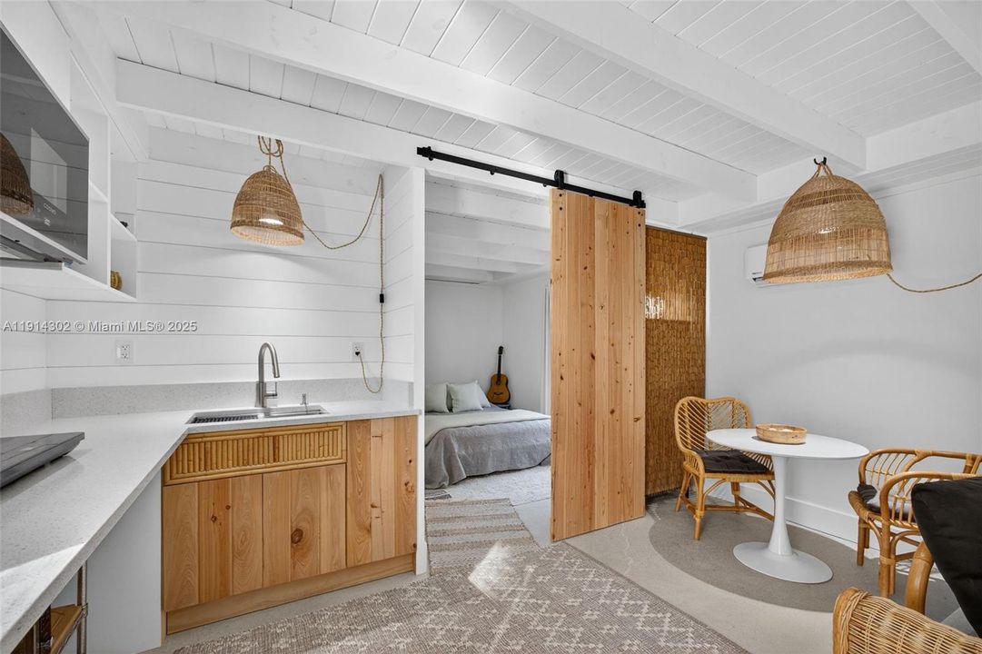 For Rent: $4,000 (1 beds, 1 baths, 480 Square Feet)