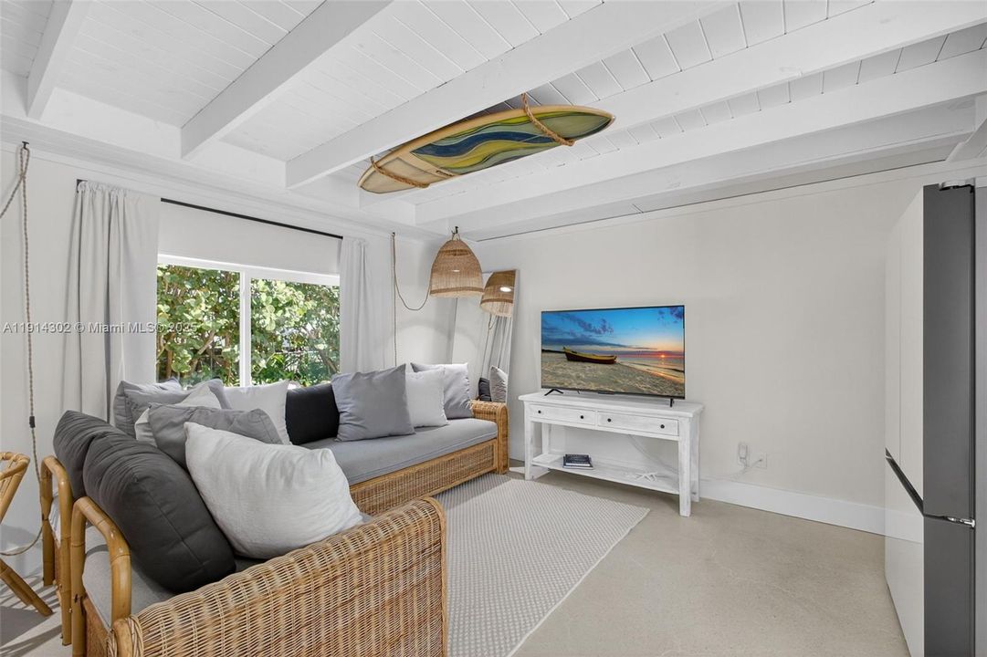 For Rent: $4,000 (1 beds, 1 baths, 480 Square Feet)