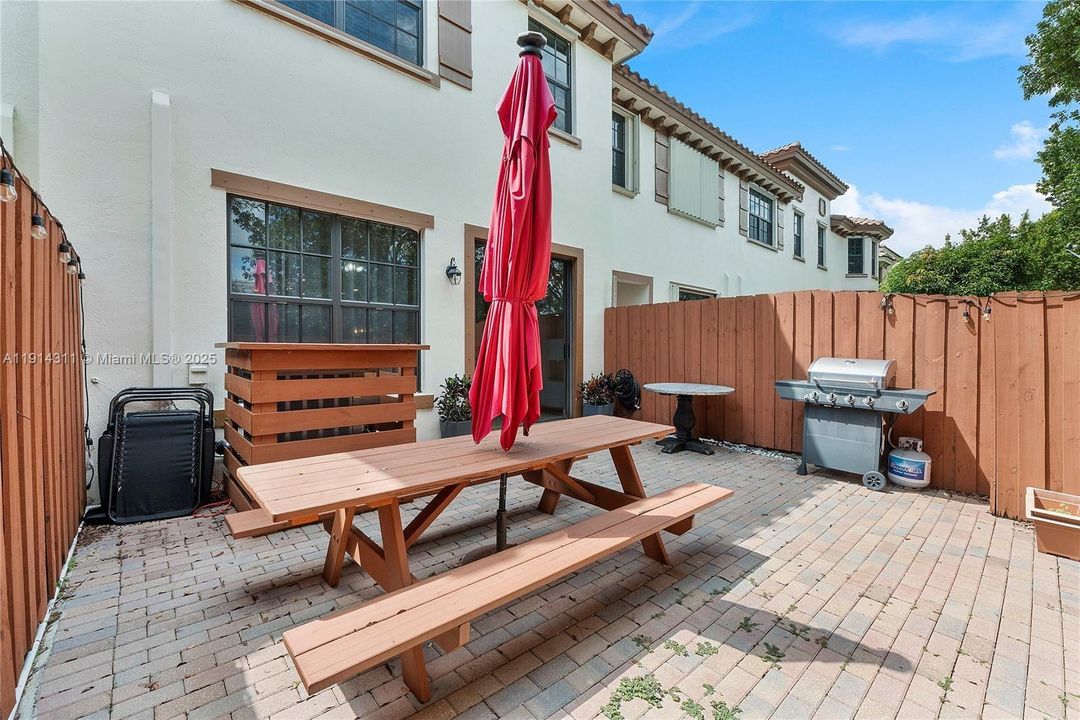 В аренду: $3,400 (3 спален, 2 ванн, 1983 Квадратных фут)